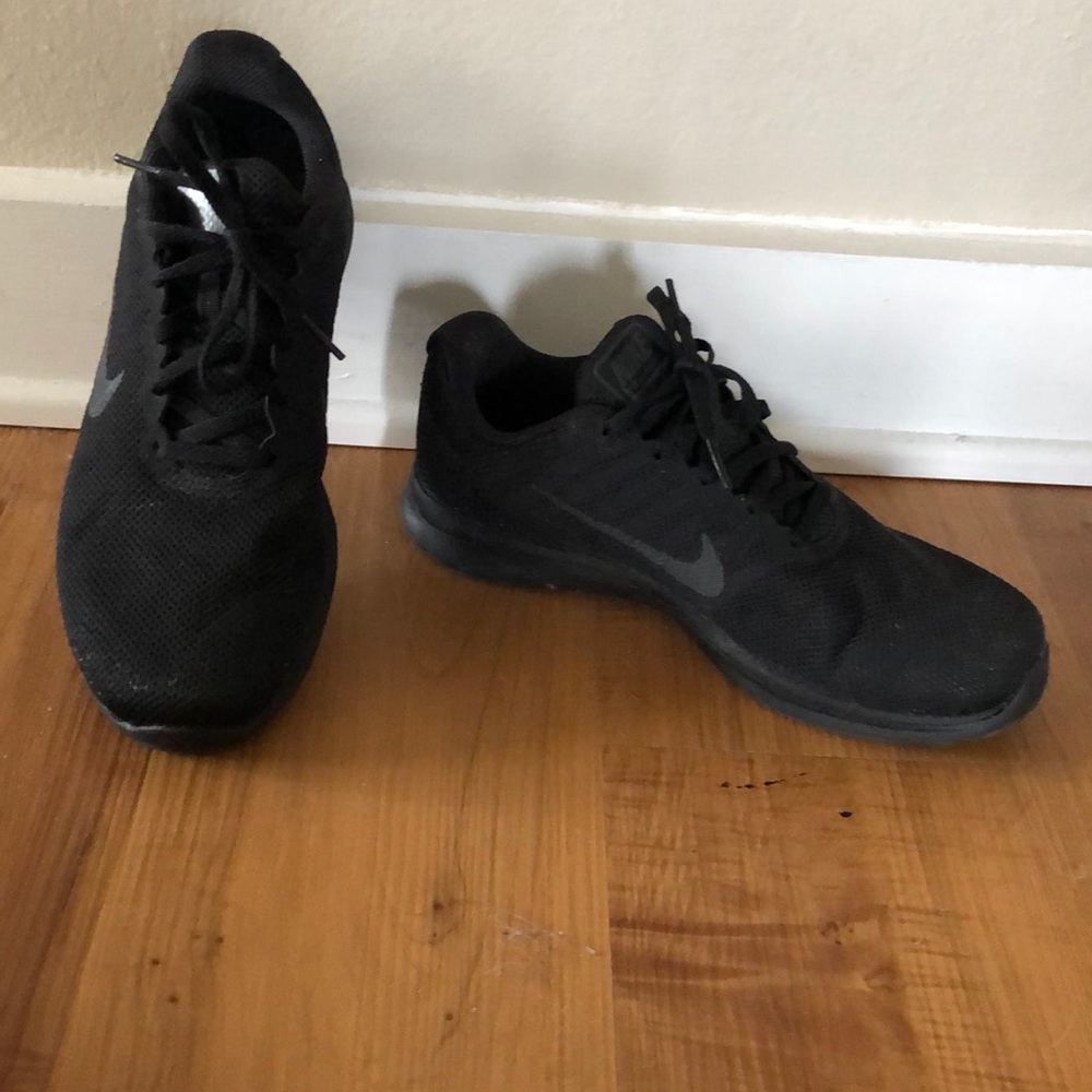Black Nike Trainers